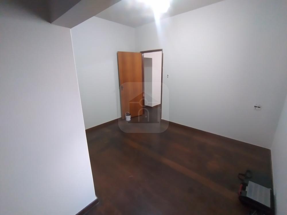 Alugar Casa / Padr&atilde;o em Uberl&acirc;ndia R$ 1.700,00 - Foto 4