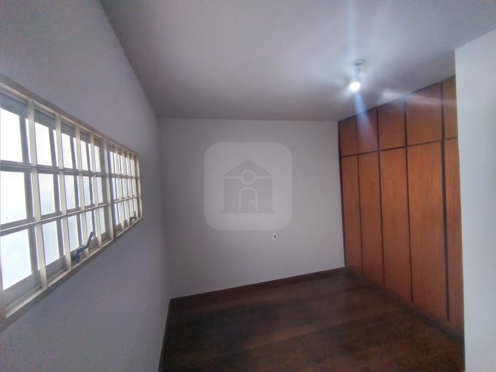 Alugar Casa / Padr&atilde;o em Uberl&acirc;ndia R$ 1.700,00 - Foto 6