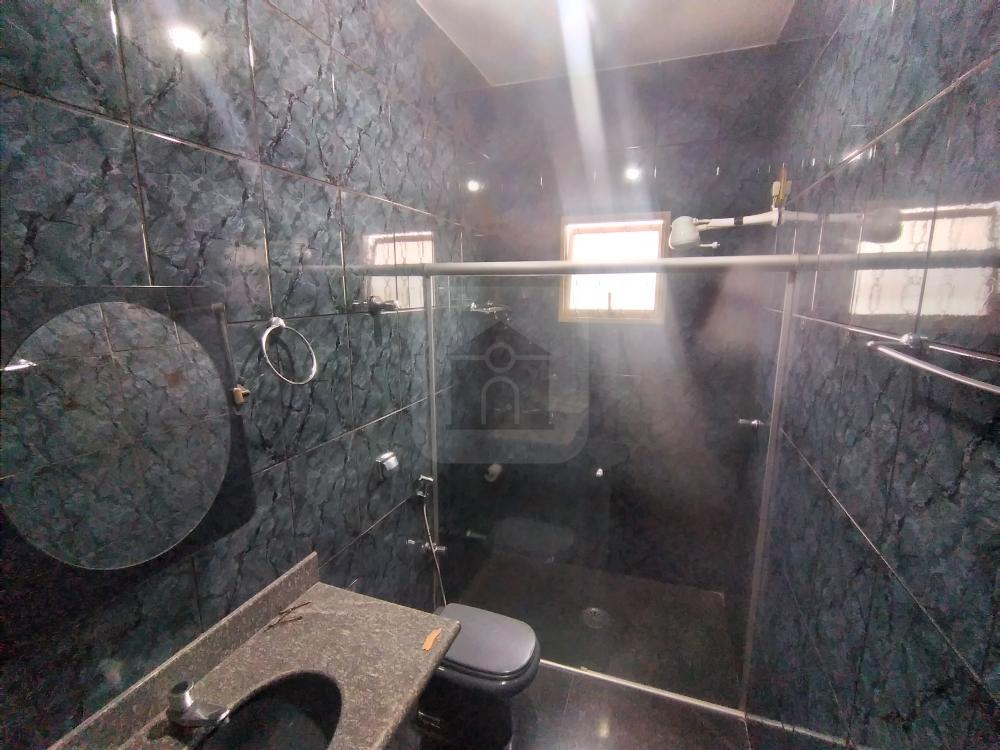 Alugar Casa / Padr&atilde;o em Uberl&acirc;ndia R$ 1.700,00 - Foto 12