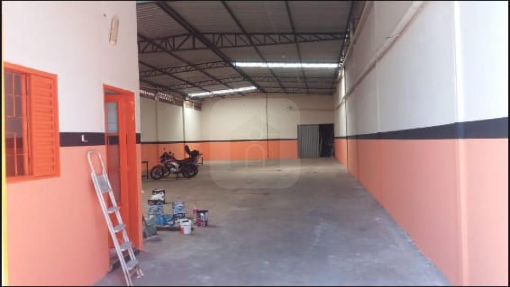 Alugar Comercial / Galp&atilde;o em Uberl&acirc;ndia R$ 8.000,00 - Foto 3