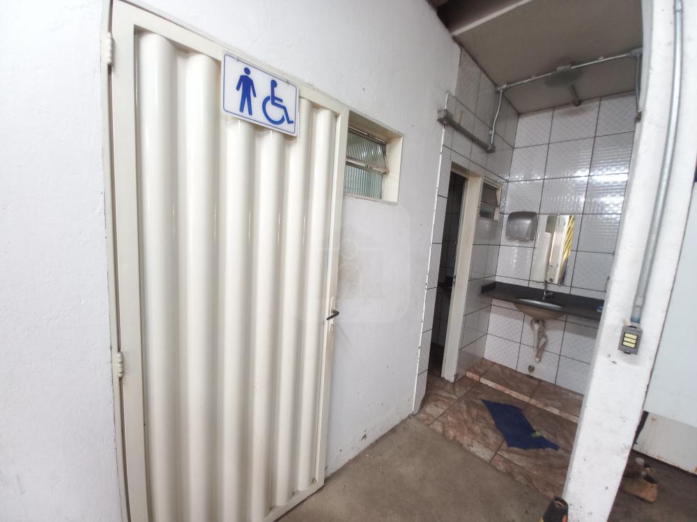 Alugar Comercial / Galp&atilde;o em Uberl&acirc;ndia R$ 4.500,00 - Foto 6