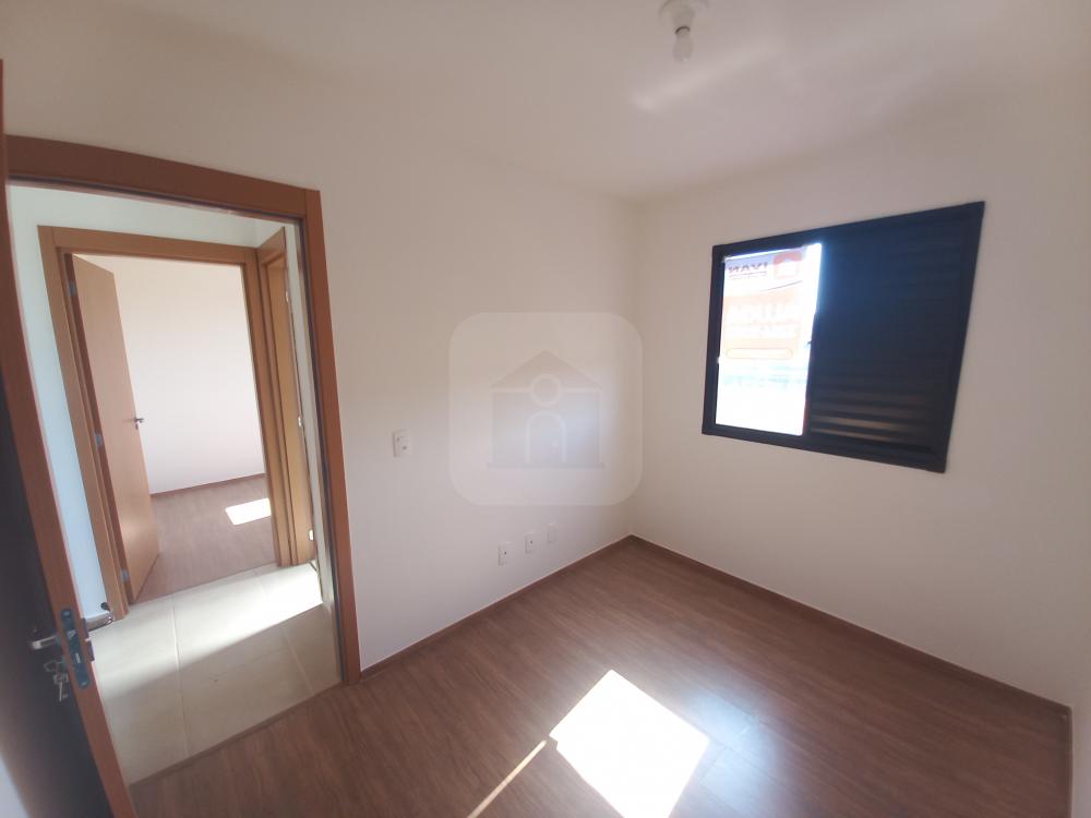 Comprar Apartamento / Padr&atilde;o em Uberl&acirc;ndia R$ 230.000,00 - Foto 2