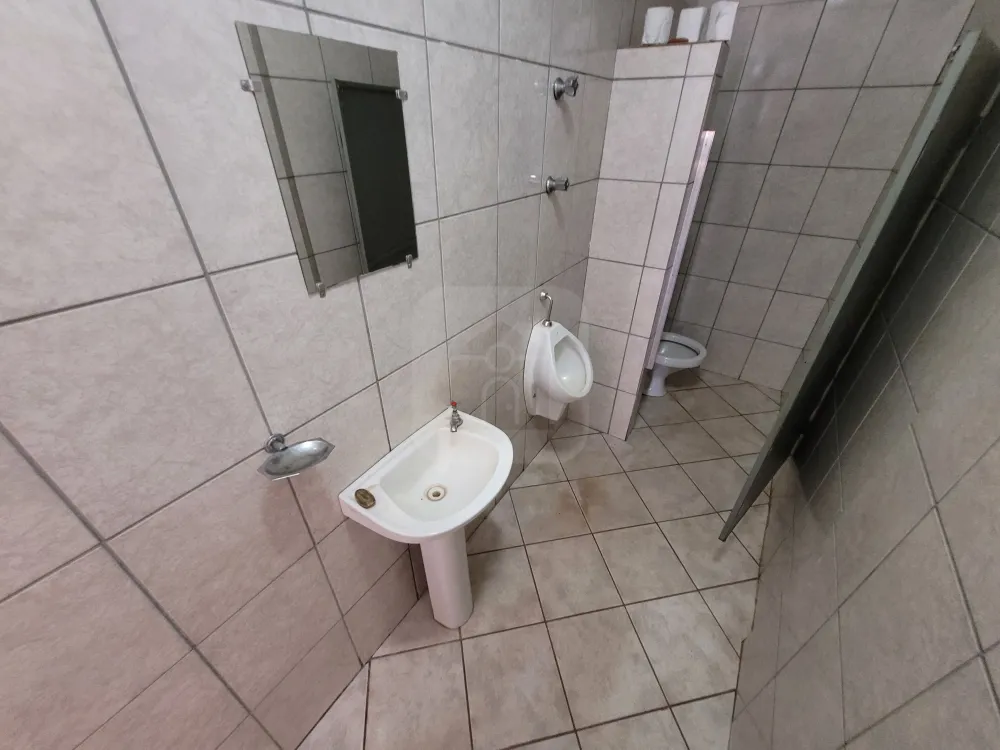 Alugar Comercial / Loja em Uberl&acirc;ndia R$ 7.500,00 - Foto 18