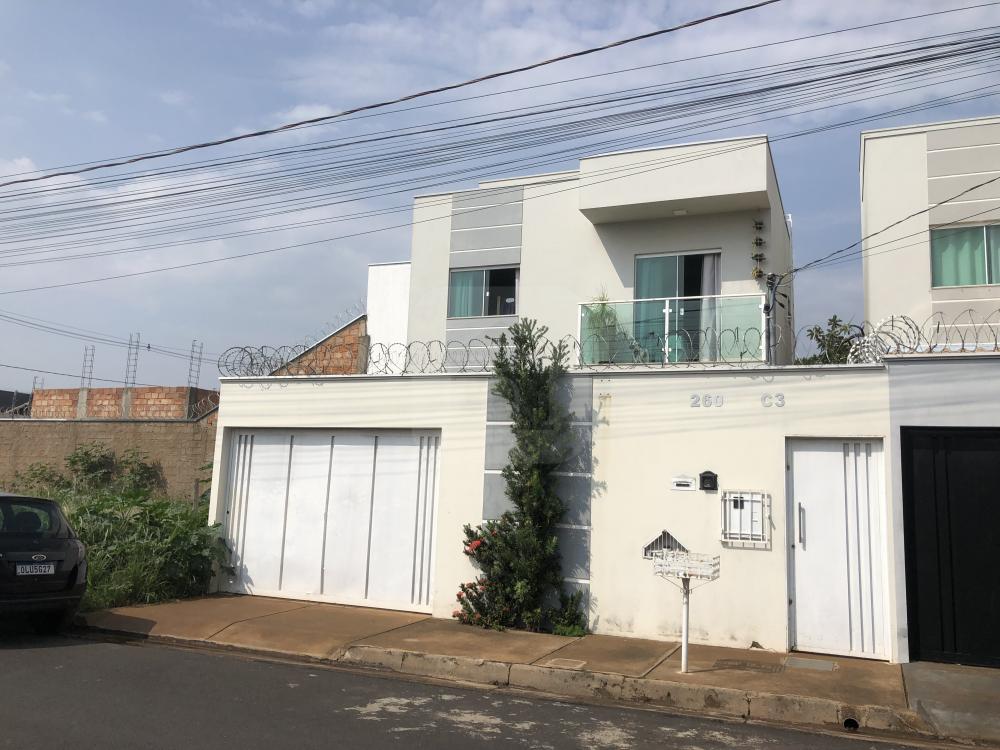 Alugar Casa / Sobrado em Uberl&acirc;ndia R$ 2.200,00 - Foto 1