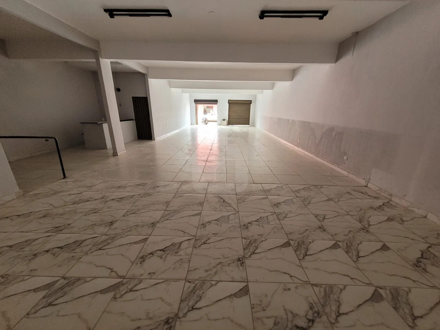 Alugar Comercial / Loja em Uberl&acirc;ndia R$ 3.300,00 - Foto 3