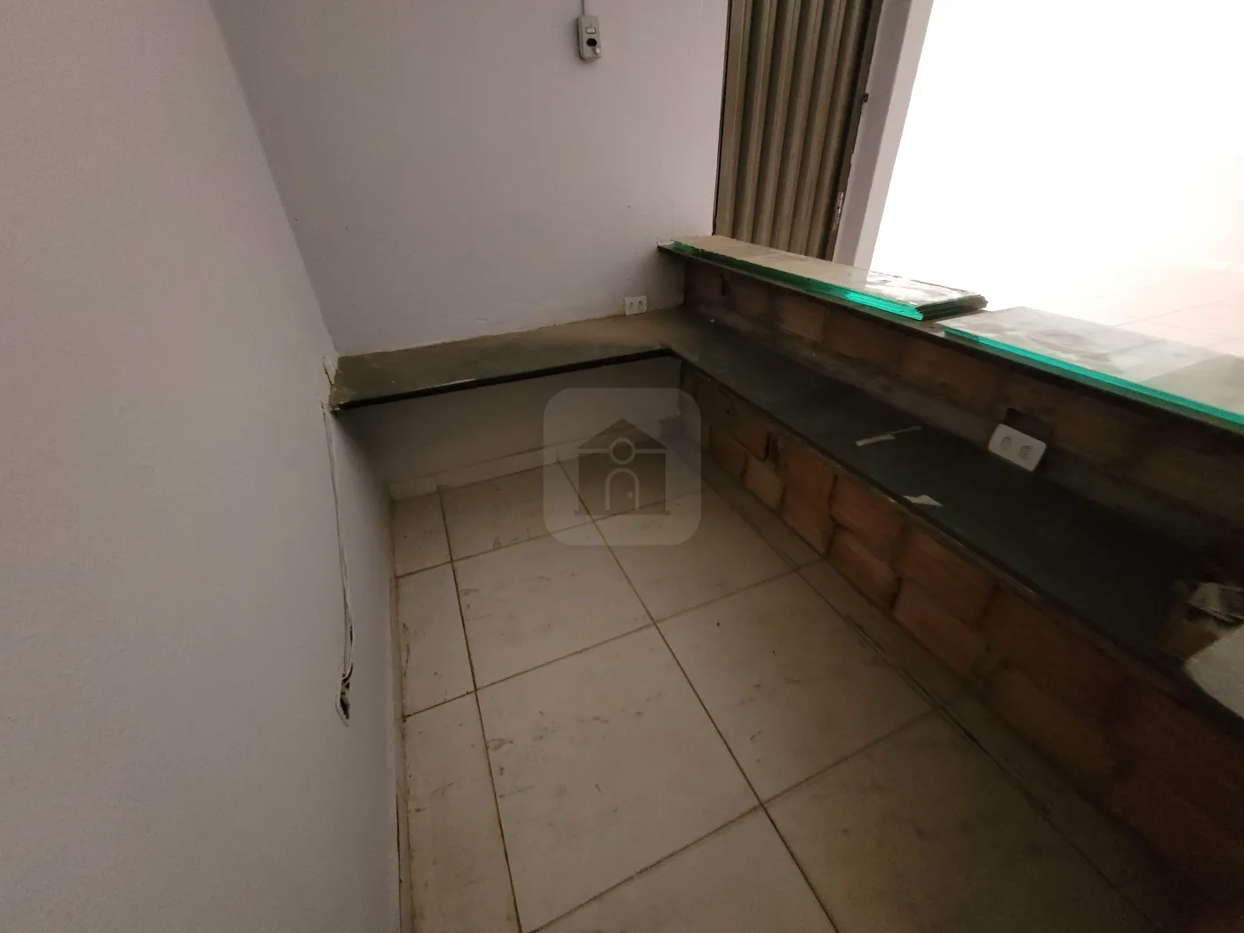 Alugar Comercial / Loja em Uberl&acirc;ndia R$ 3.300,00 - Foto 6