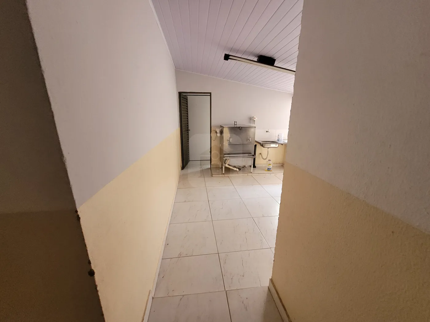 Alugar Comercial / Loja em Uberl&acirc;ndia R$ 3.300,00 - Foto 8