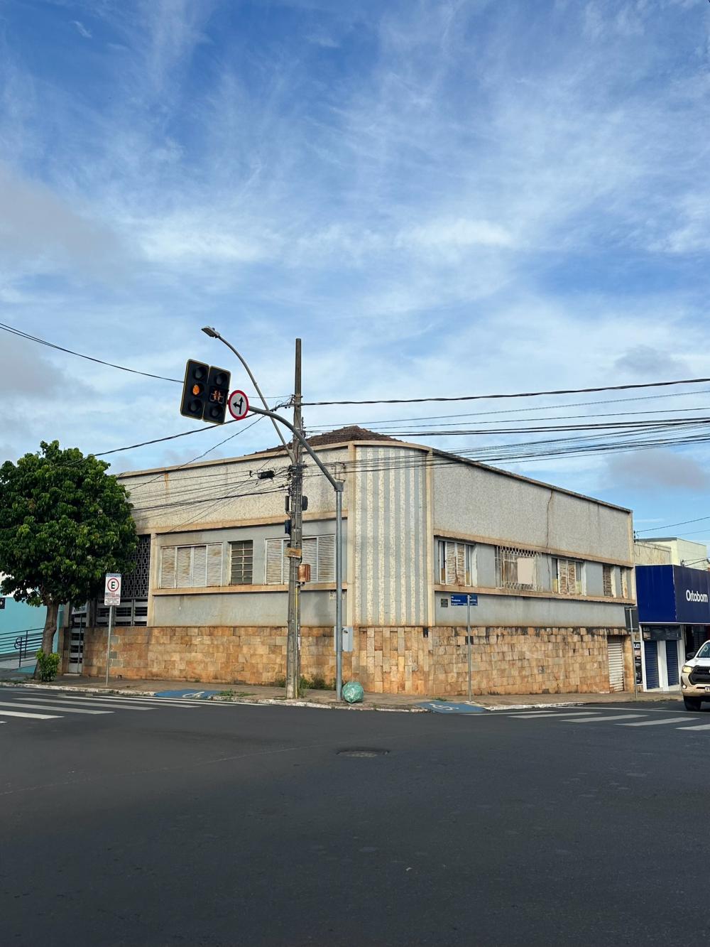 Comprar Comercial / Casa Comercial em Araguari R$ 2.750.000,00 - Foto 1