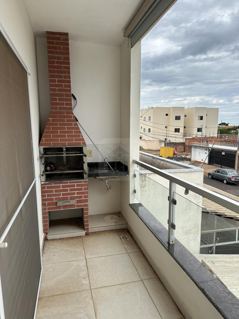 Alugar Apartamento / Padr&atilde;o em Araguari R$ 1.200,00 - Foto 4