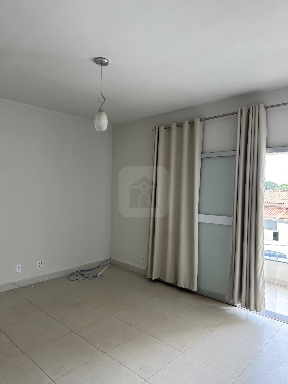 Alugar Apartamento / Padr&atilde;o em Araguari R$ 1.200,00 - Foto 3