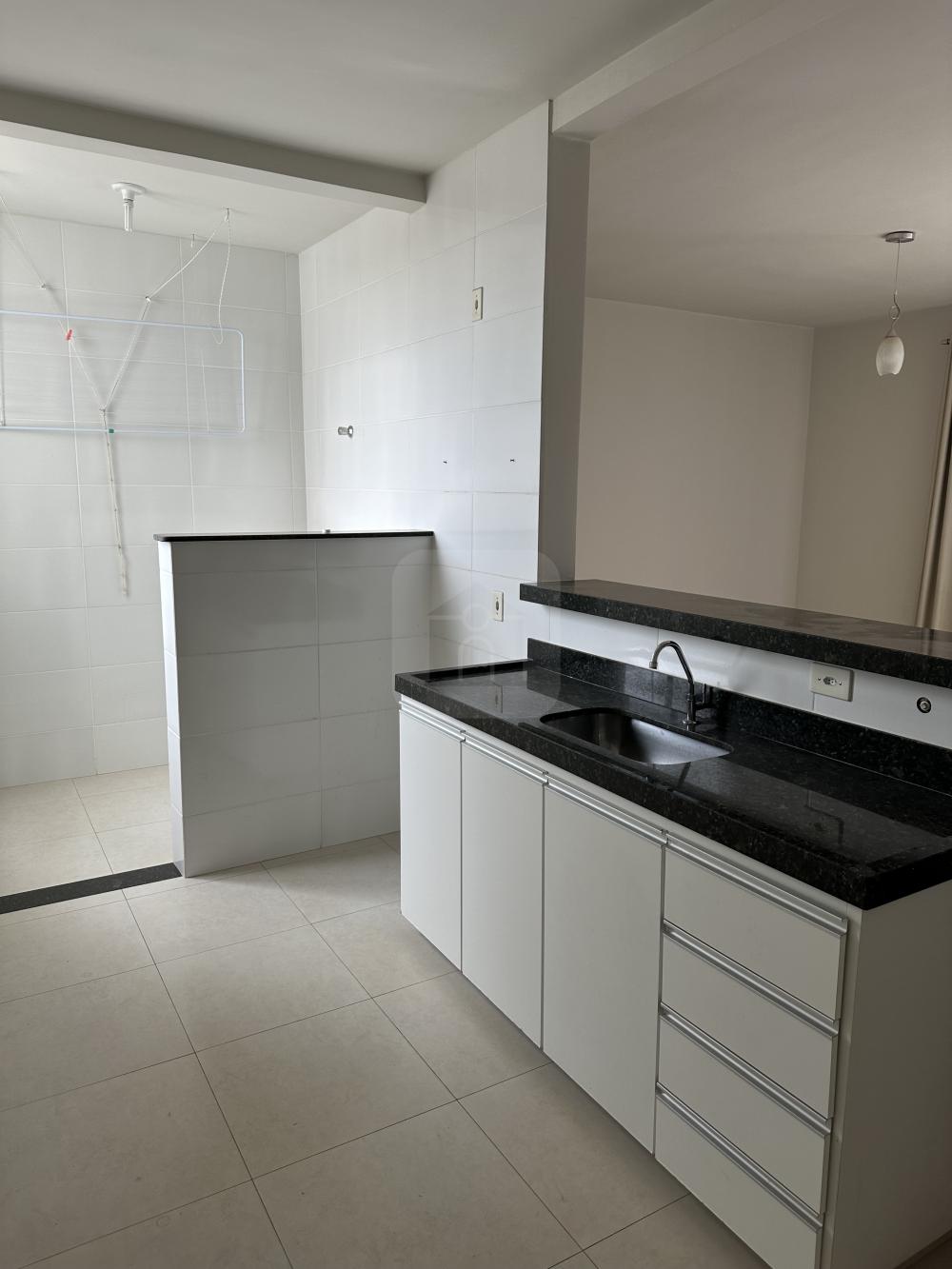 Alugar Apartamento / Padr&atilde;o em Araguari R$ 1.200,00 - Foto 10