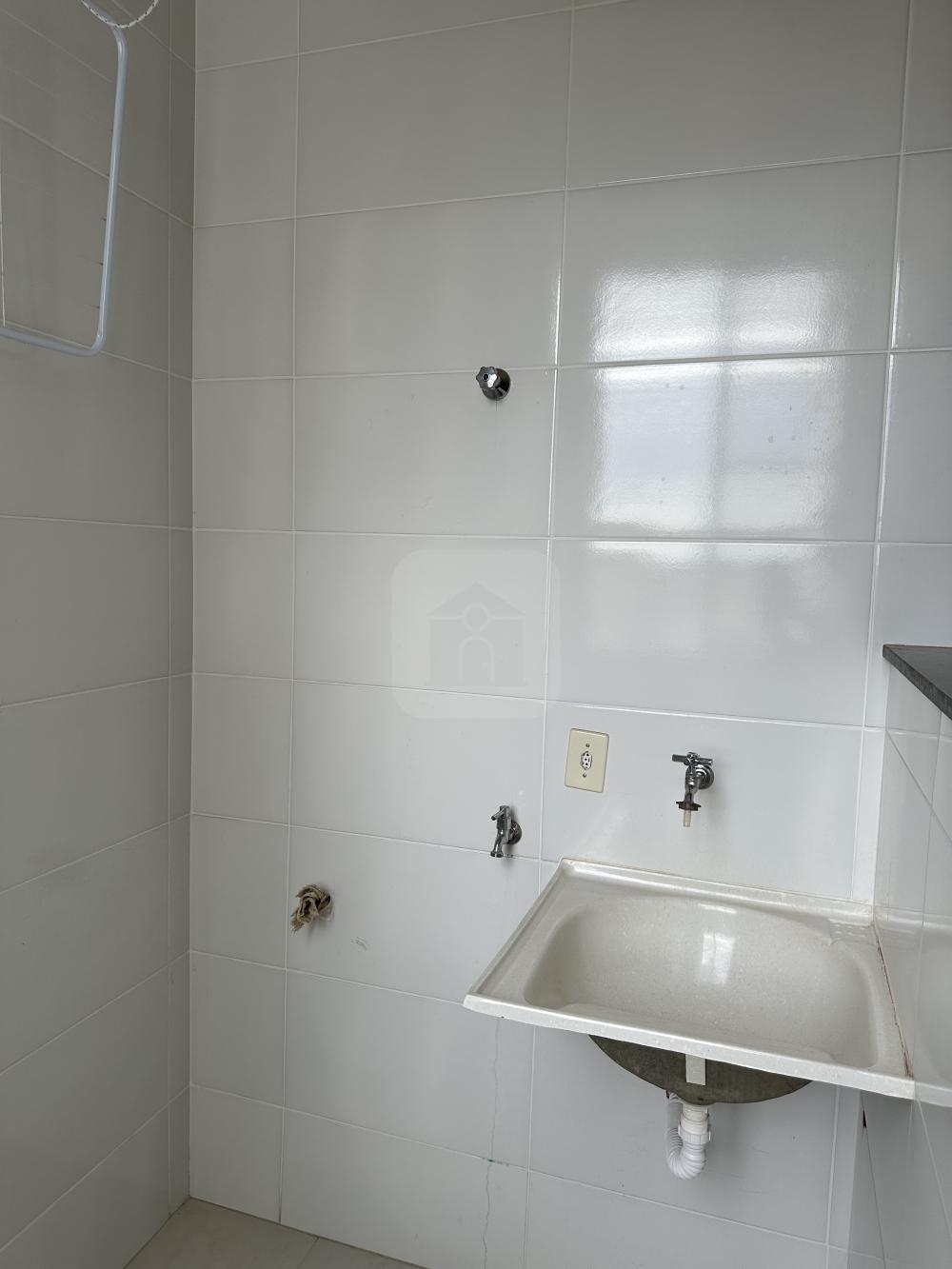Alugar Apartamento / Padr&atilde;o em Araguari R$ 1.200,00 - Foto 11