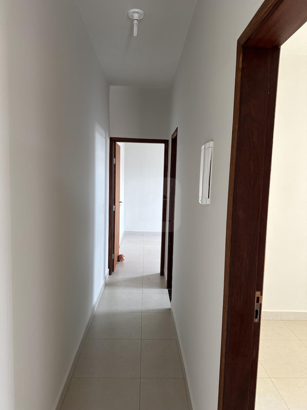 Alugar Apartamento / Padr&atilde;o em Araguari R$ 1.200,00 - Foto 5