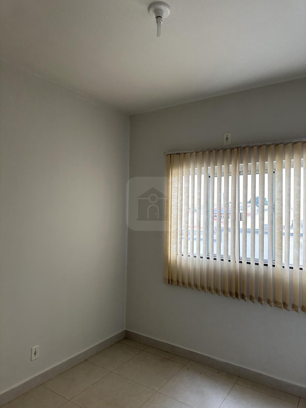 Alugar Apartamento / Padr&atilde;o em Araguari R$ 1.200,00 - Foto 6