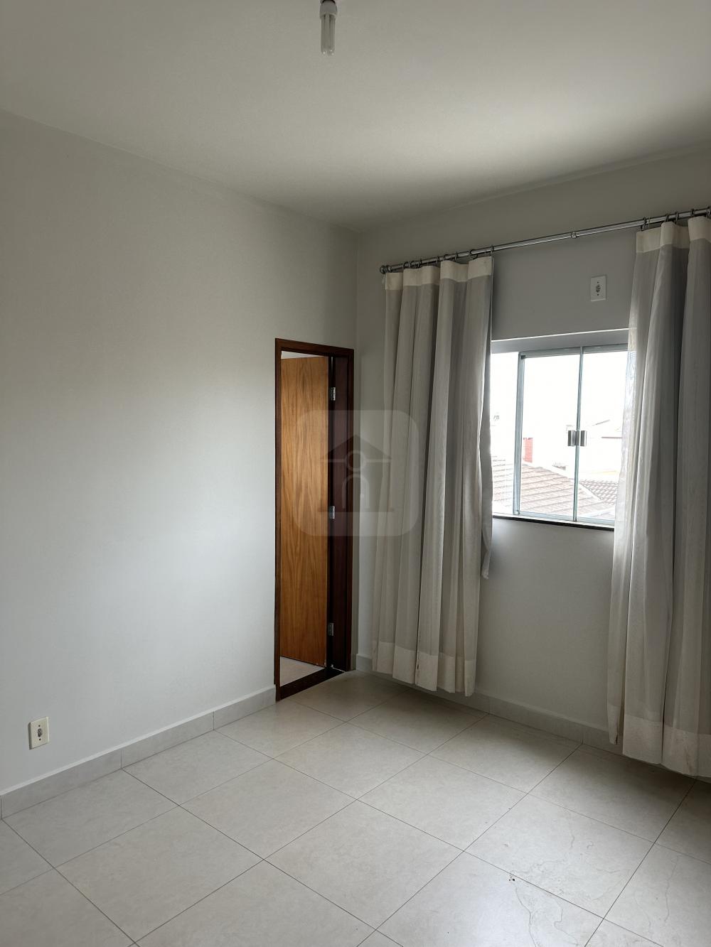 Alugar Apartamento / Padr&atilde;o em Araguari R$ 1.200,00 - Foto 7
