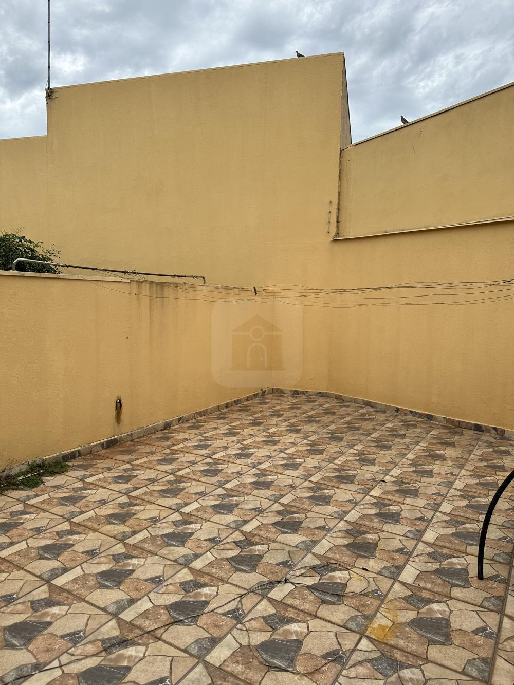 Alugar Casa / Padr&atilde;o em Araguari R$ 3.000,00 - Foto 17