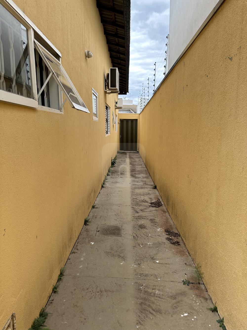 Alugar Casa / Padr&atilde;o em Araguari R$ 3.000,00 - Foto 19