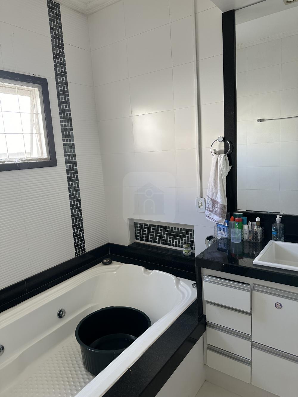 Comprar Casa / Padr&atilde;o em Araguari R$ 850.000,00 - Foto 10