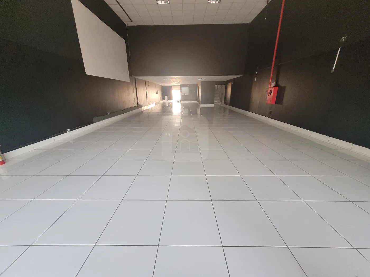 Alugar Comercial / Loja em Uberl&acirc;ndia R$ 15.000,00 - Foto 2