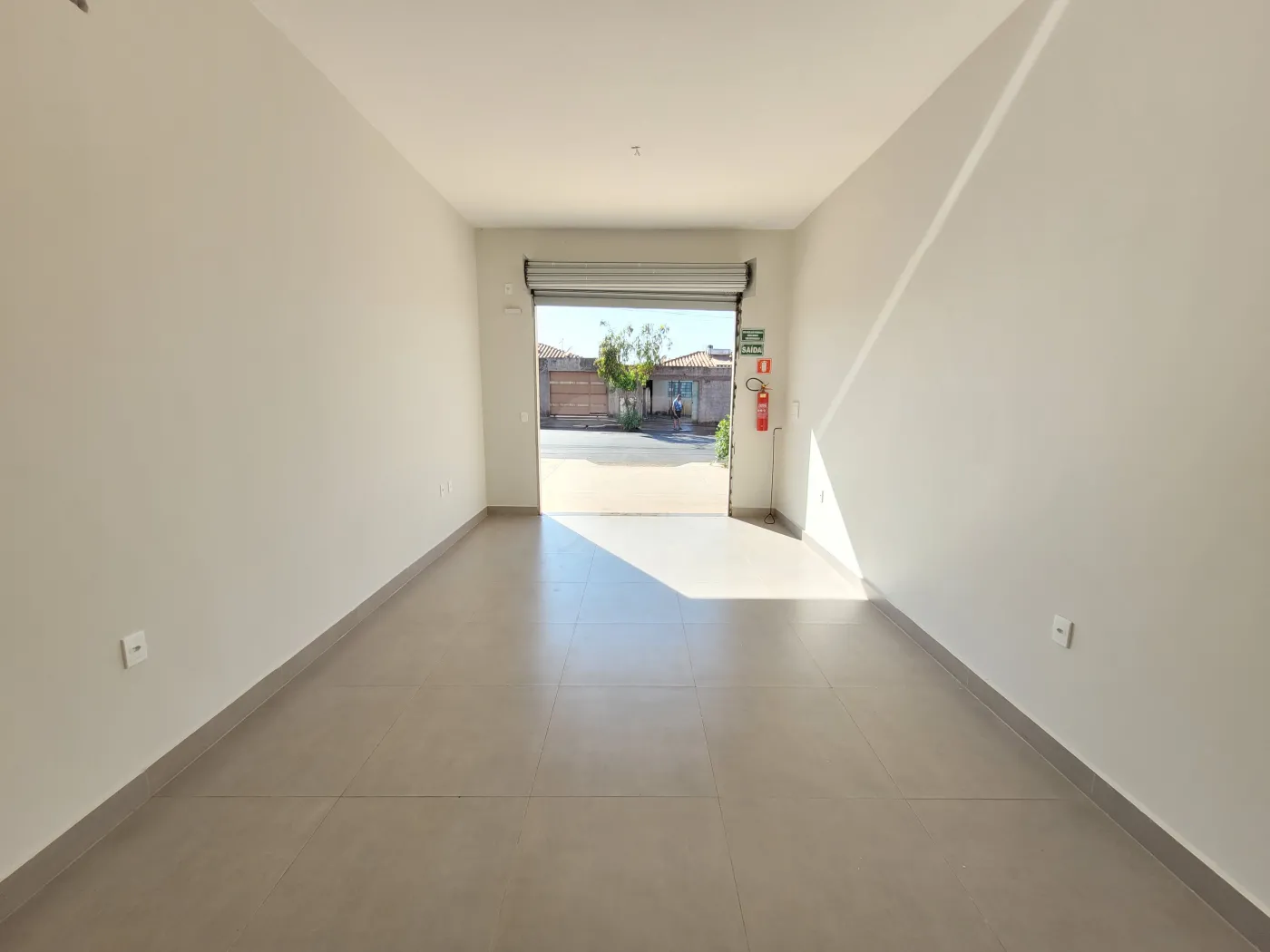 Alugar Comercial / Loja em Uberl&acirc;ndia R$ 1.600,00 - Foto 2