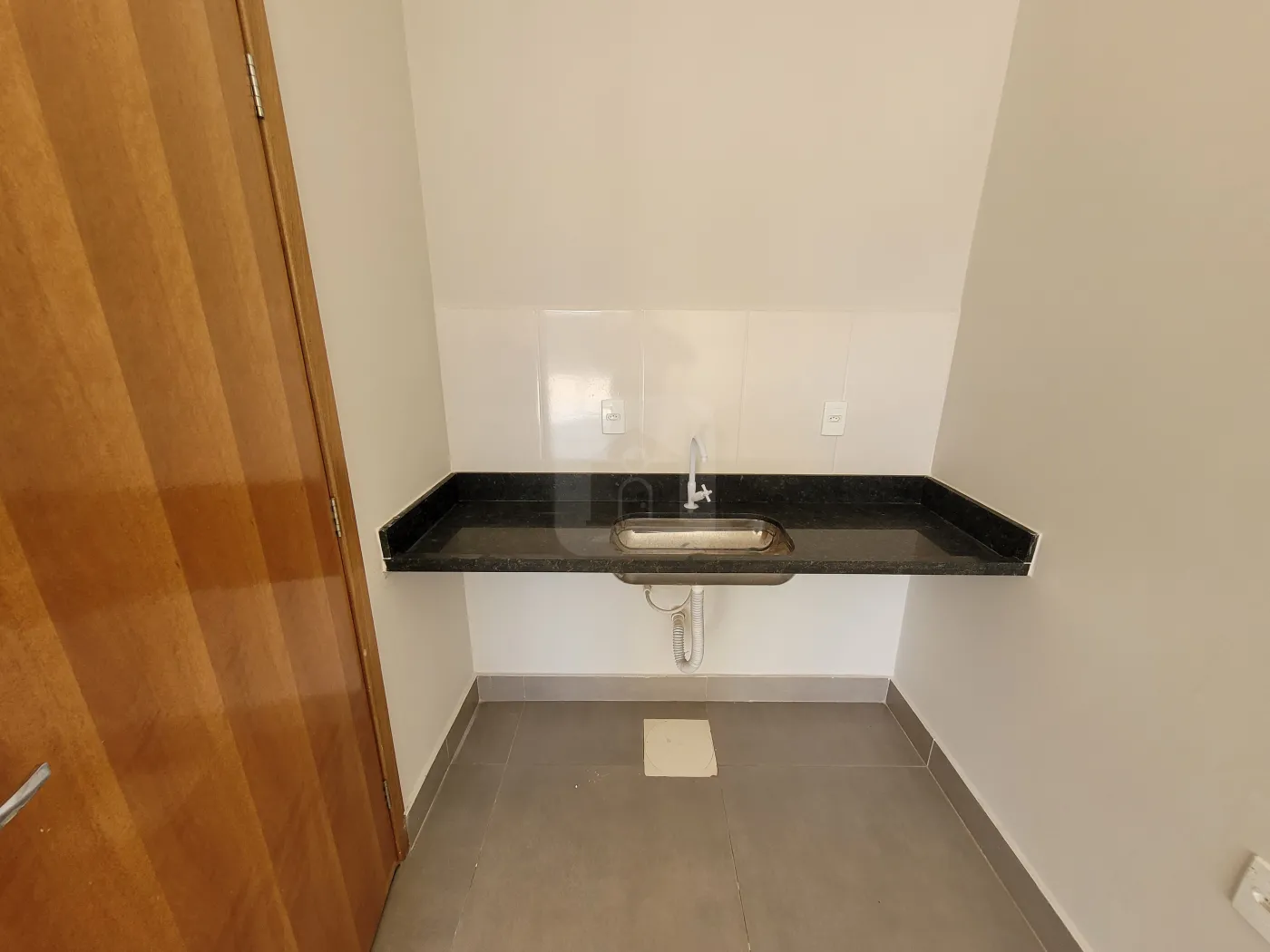 Alugar Comercial / Loja em Uberl&acirc;ndia R$ 1.600,00 - Foto 5