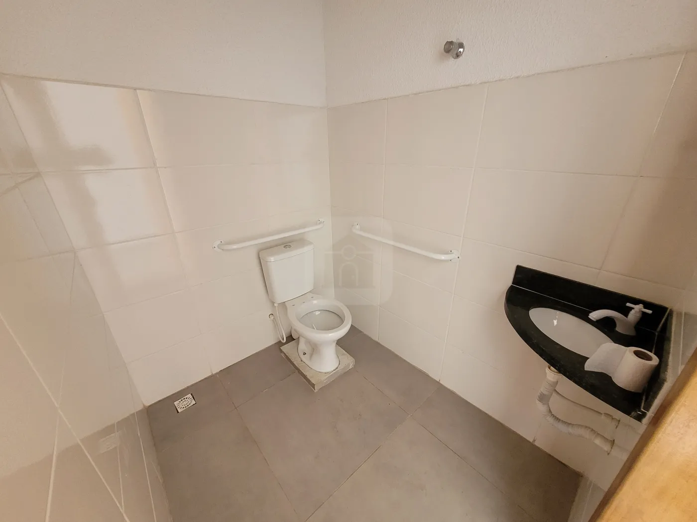 Alugar Comercial / Loja em Uberl&acirc;ndia R$ 1.600,00 - Foto 6