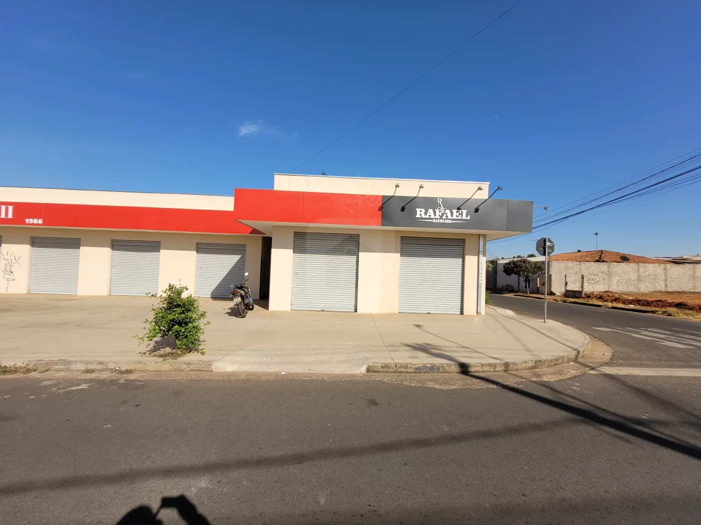 Alugar Comercial / Loja em Uberl&acirc;ndia R$ 1.600,00 - Foto 1