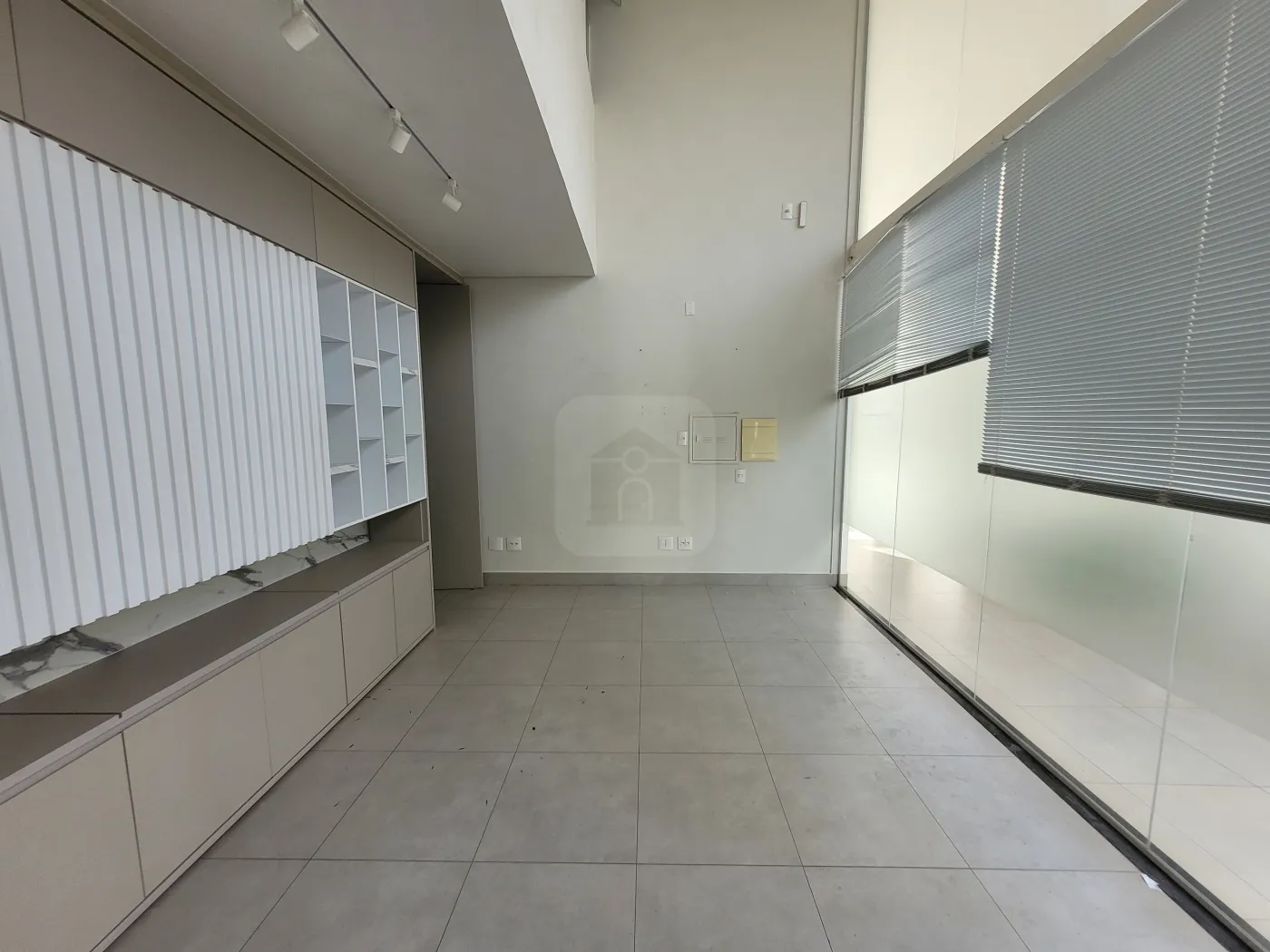 Alugar Comercial / Loja em Uberl&acirc;ndia R$ 3.600,00 - Foto 2