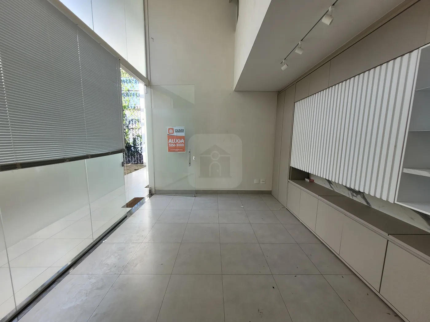Alugar Comercial / Loja em Uberl&acirc;ndia R$ 3.600,00 - Foto 3