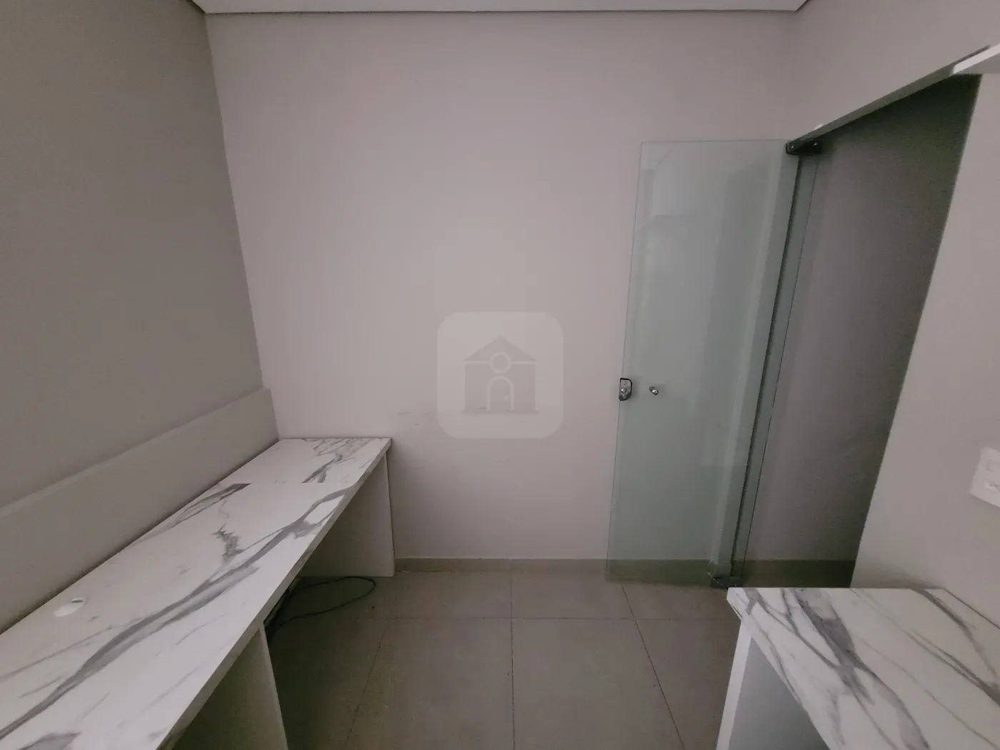 Alugar Comercial / Loja em Uberl&acirc;ndia R$ 3.600,00 - Foto 6