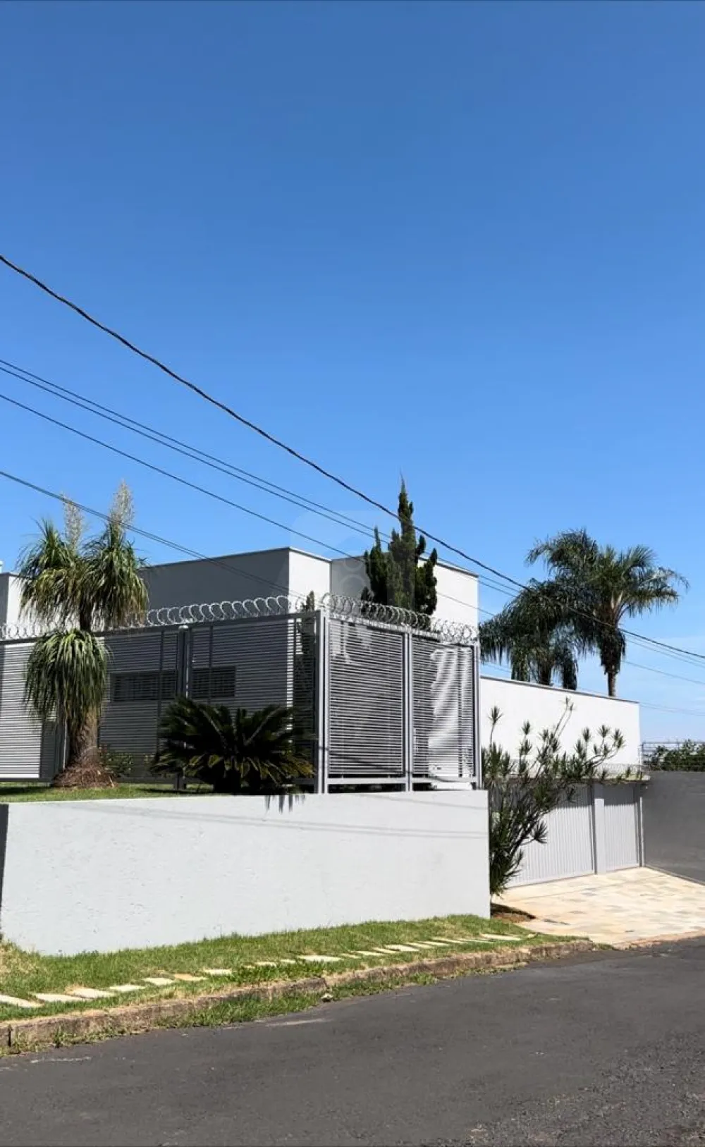 Alugar Casa / Sobrado em Uberl&acirc;ndia R$ 10.000,00 - Foto 1