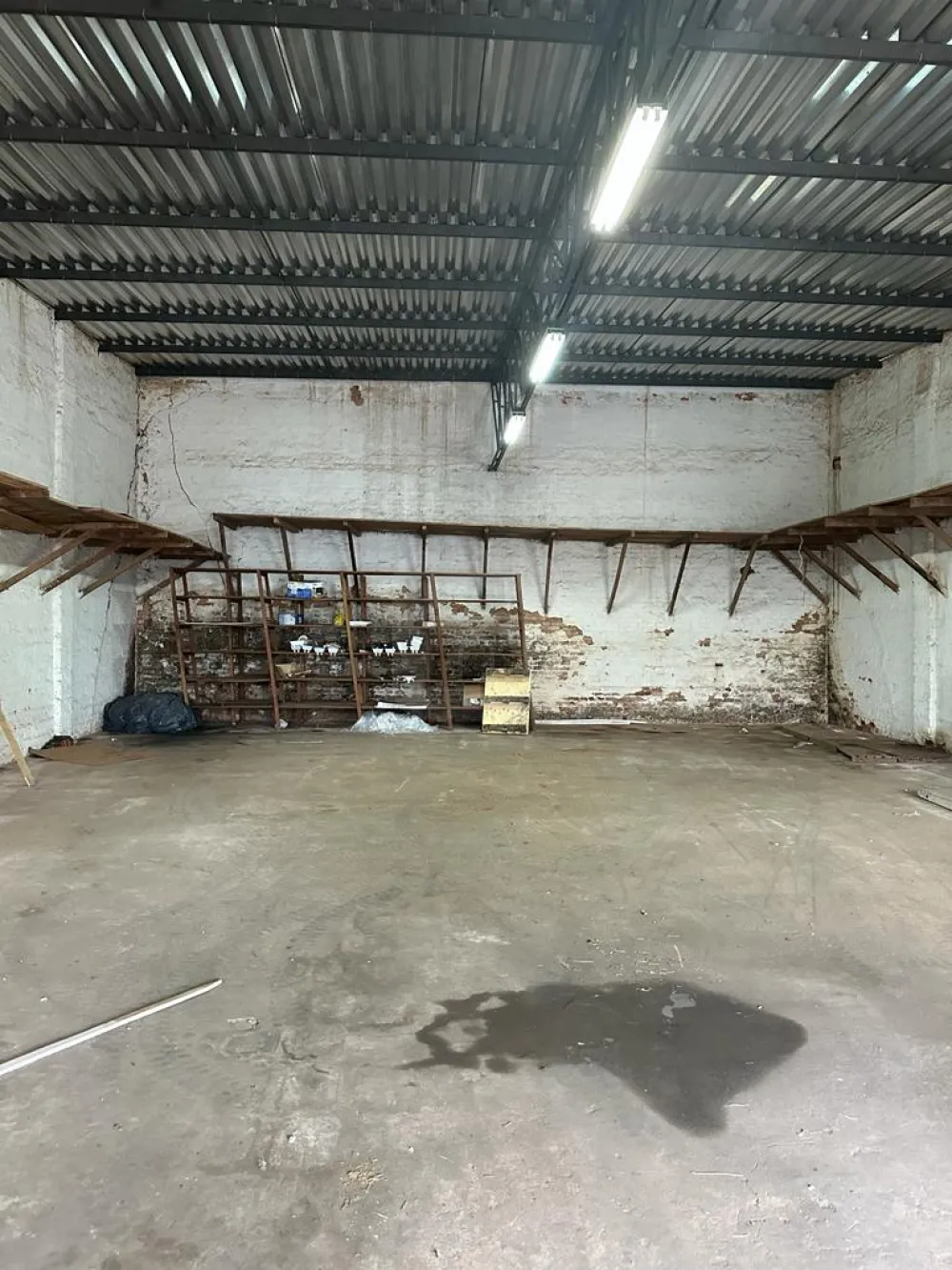 Alugar Comercial / Galp&atilde;o em Araguari R$ 15.000,00 - Foto 6