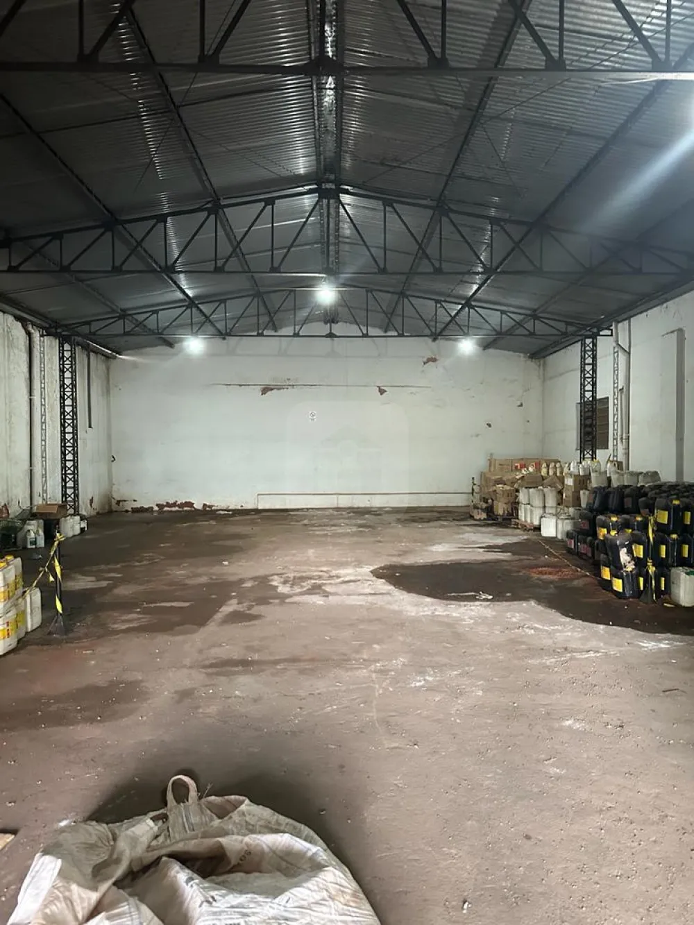 Alugar Comercial / Galp&atilde;o em Araguari R$ 15.000,00 - Foto 7