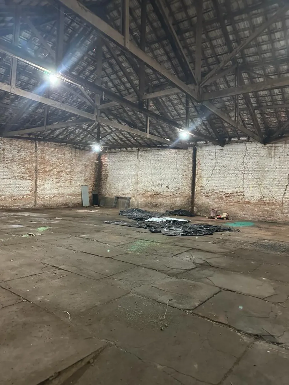 Alugar Comercial / Galp&atilde;o em Araguari R$ 15.000,00 - Foto 8