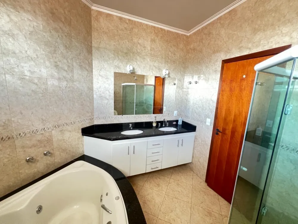 Comprar Casa / Padr&atilde;o em Uberl&acirc;ndia R$ 1.090.000,00 - Foto 10