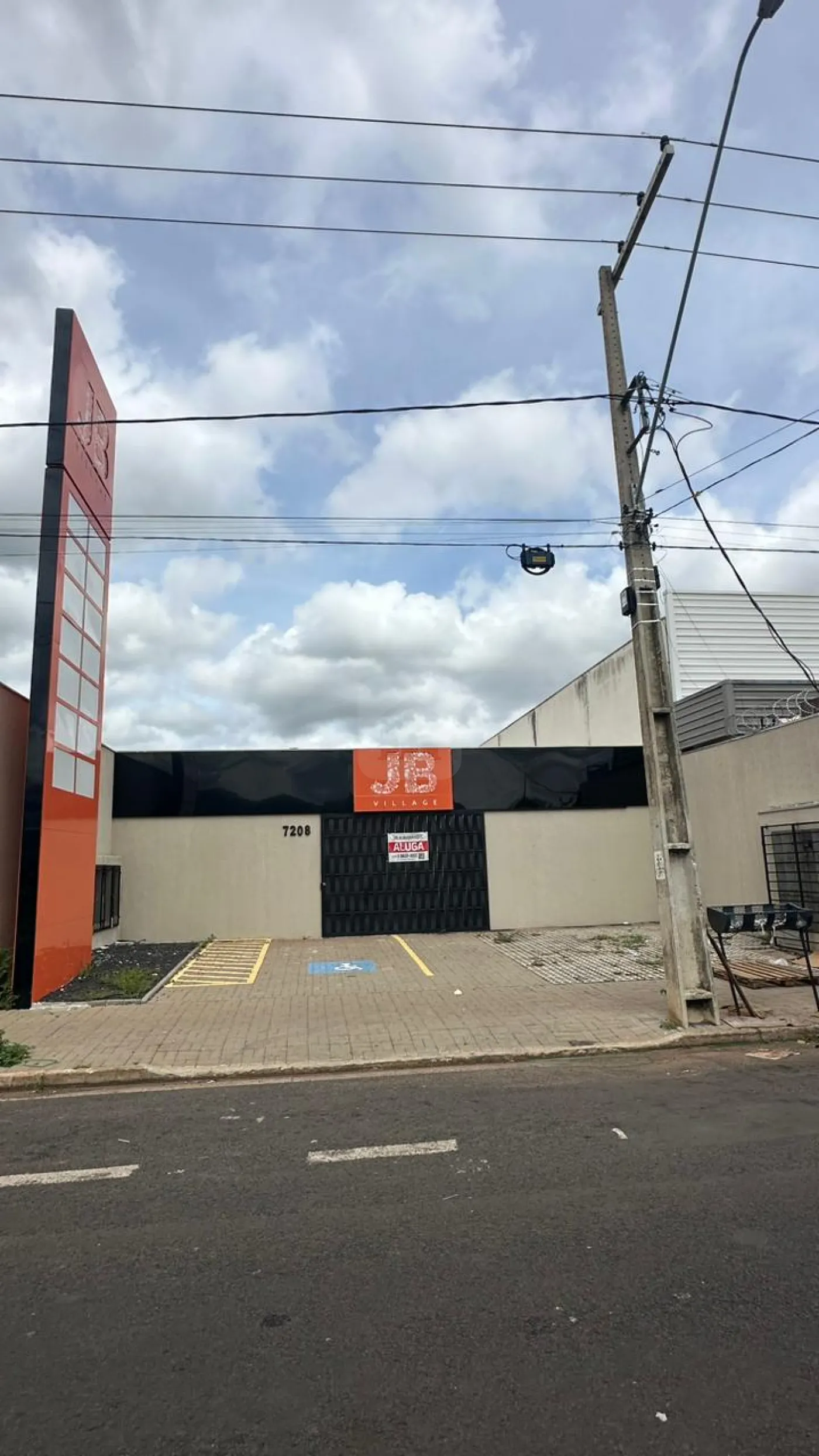Alugar Comercial / Loja em Uberl&acirc;ndia R$ 1.200,00 - Foto 1