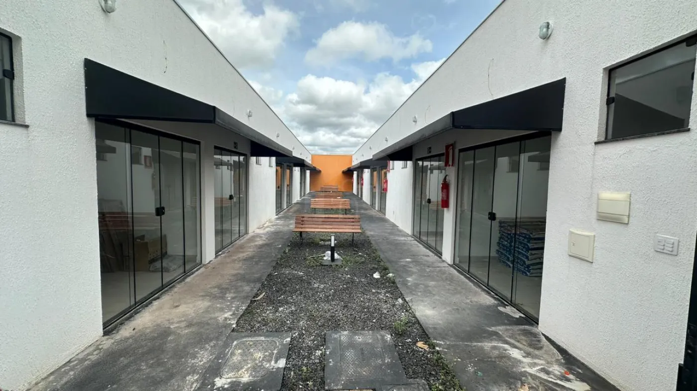 Alugar Comercial / Loja em Uberl&acirc;ndia R$ 1.200,00 - Foto 2