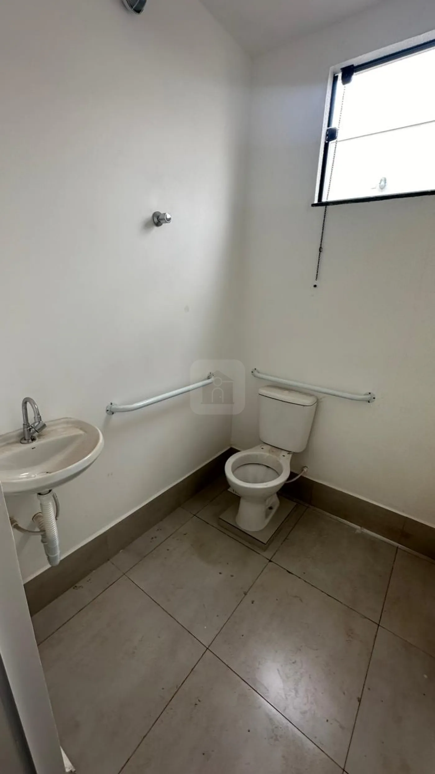 Alugar Comercial / Loja em Uberl&acirc;ndia R$ 1.100,00 - Foto 5