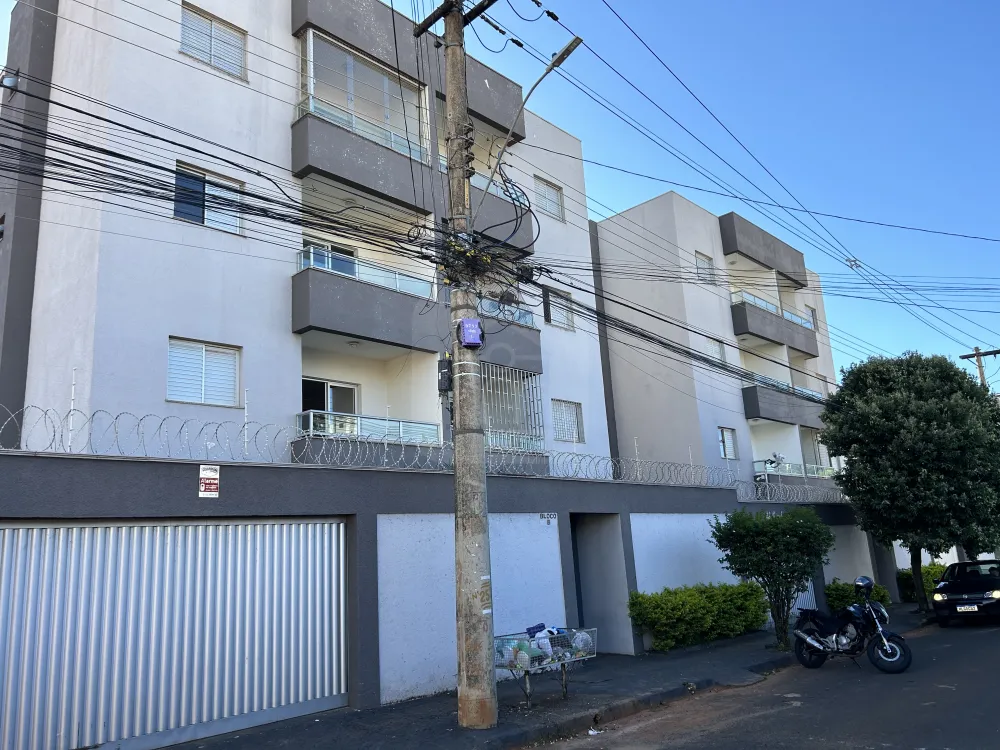Alugar Apartamento / Padr&atilde;o em Uberl&acirc;ndia R$ 1.500,00 - Foto 1
