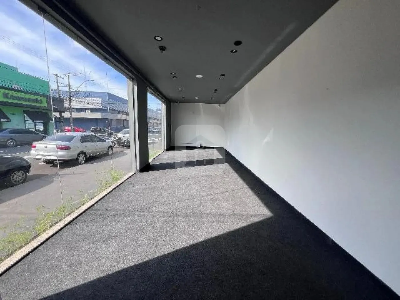 Alugar Comercial / Loja em Uberl&acirc;ndia R$ 10.500,00 - Foto 3