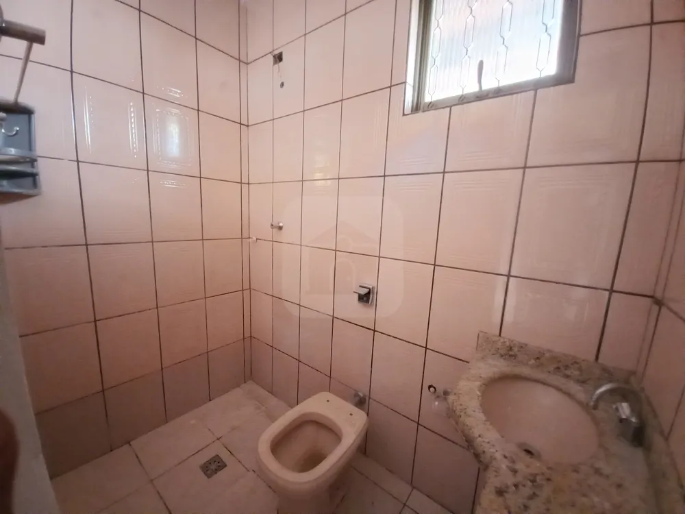 Alugar Casa / Padr&atilde;o em Uberl&acirc;ndia R$ 2.800,00 - Foto 4