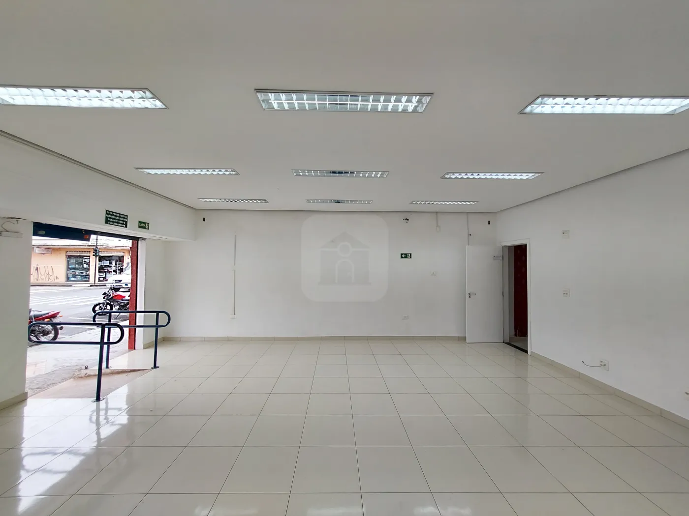 Alugar Comercial / Loja em Uberl&acirc;ndia R$ 4.000,00 - Foto 4