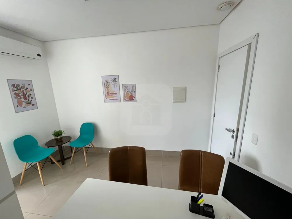 Comprar Comercial / Cl&iacute;nica em Uberl&acirc;ndia R$ 300.000,00 - Foto 2