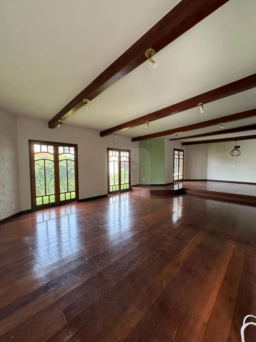 Alugar Casa / Padr&atilde;o em Araguari R$ 6.000,00 - Foto 4