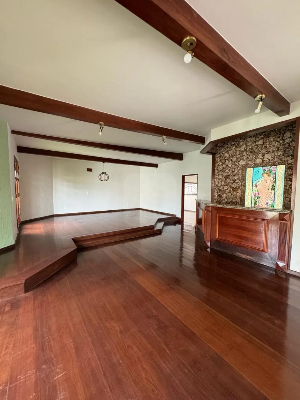 Alugar Casa / Padr&atilde;o em Araguari R$ 6.000,00 - Foto 5