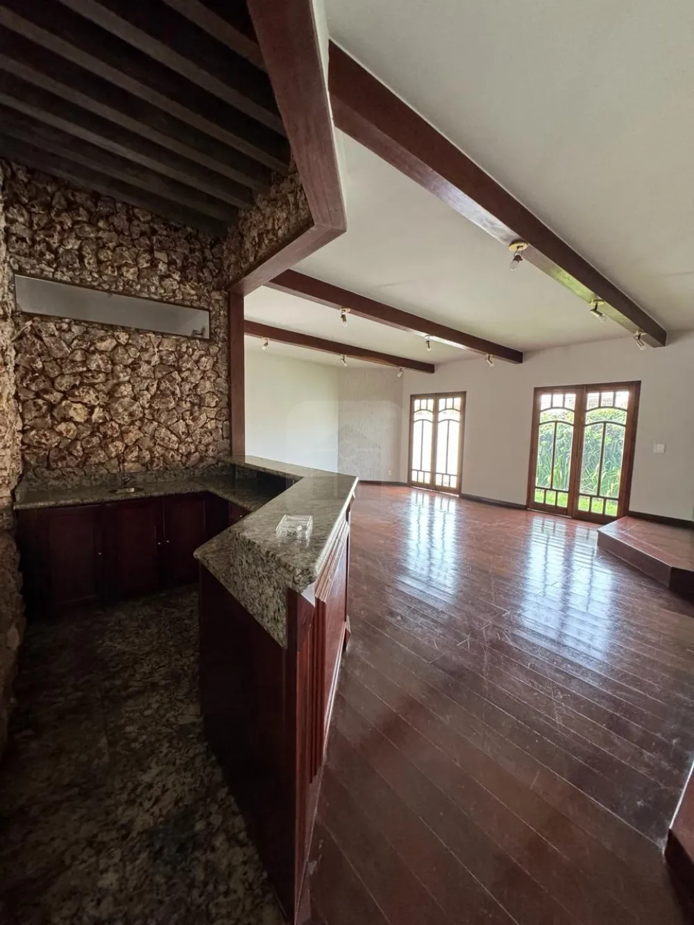 Alugar Casa / Padr&atilde;o em Araguari R$ 6.000,00 - Foto 6