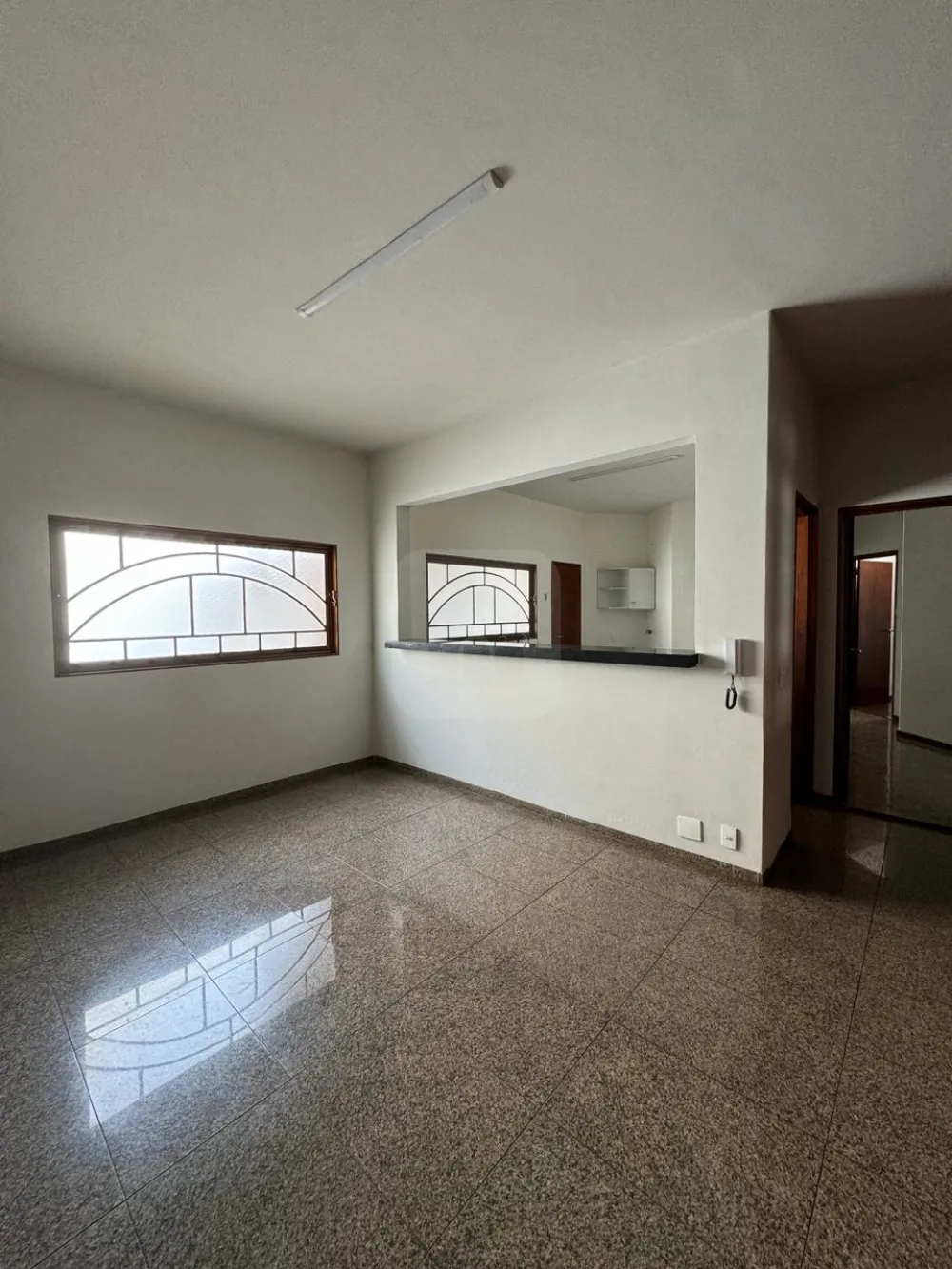 Alugar Casa / Padr&atilde;o em Araguari R$ 6.000,00 - Foto 7