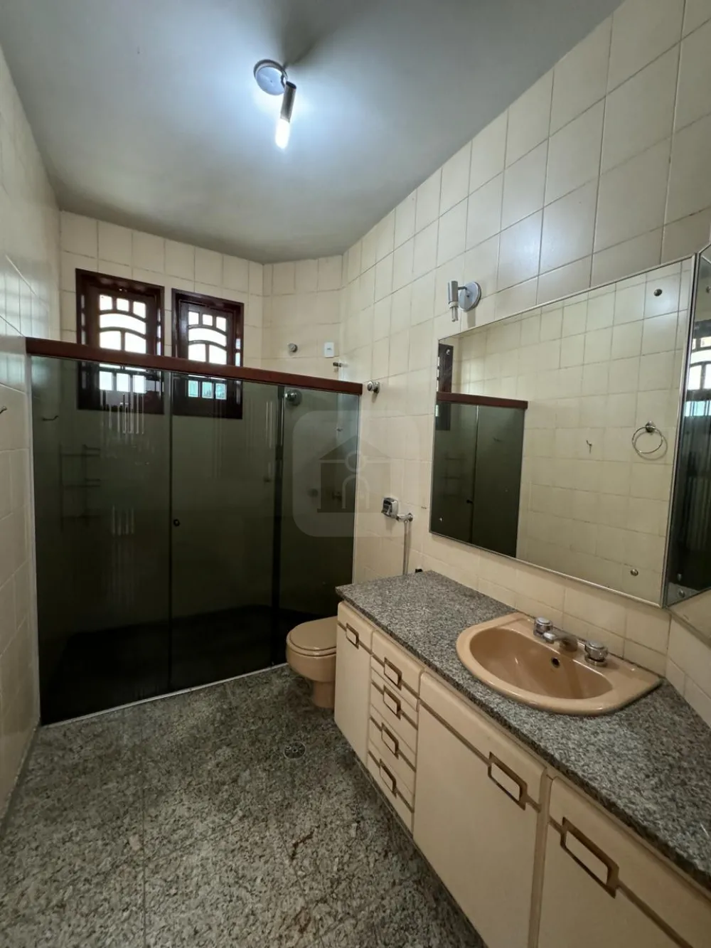 Alugar Casa / Padr&atilde;o em Araguari R$ 6.000,00 - Foto 16