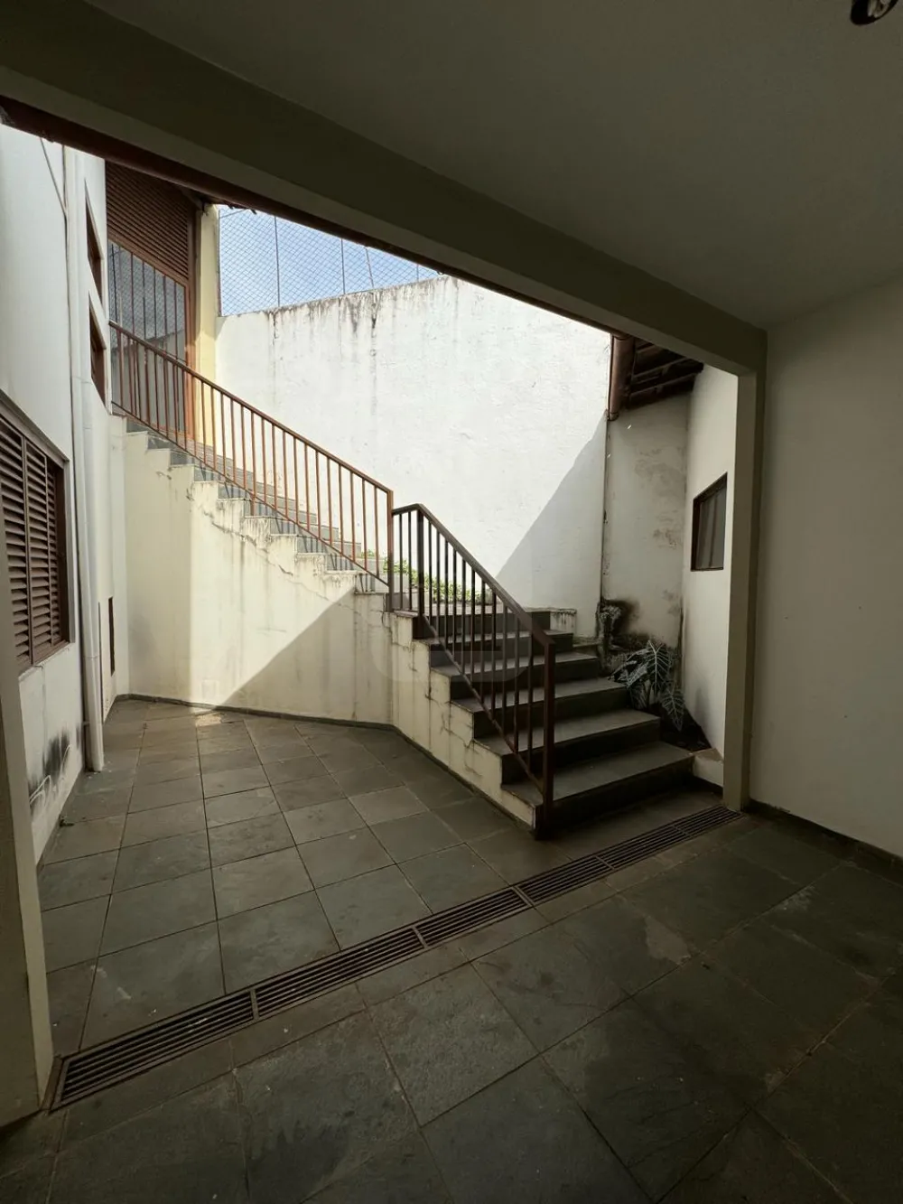 Alugar Casa / Padr&atilde;o em Araguari R$ 6.000,00 - Foto 27