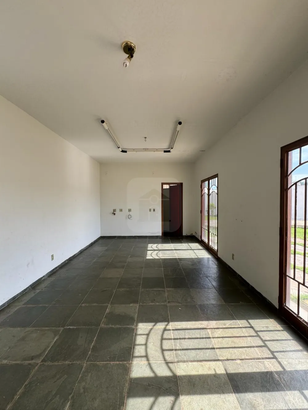 Alugar Casa / Padr&atilde;o em Araguari R$ 6.000,00 - Foto 30